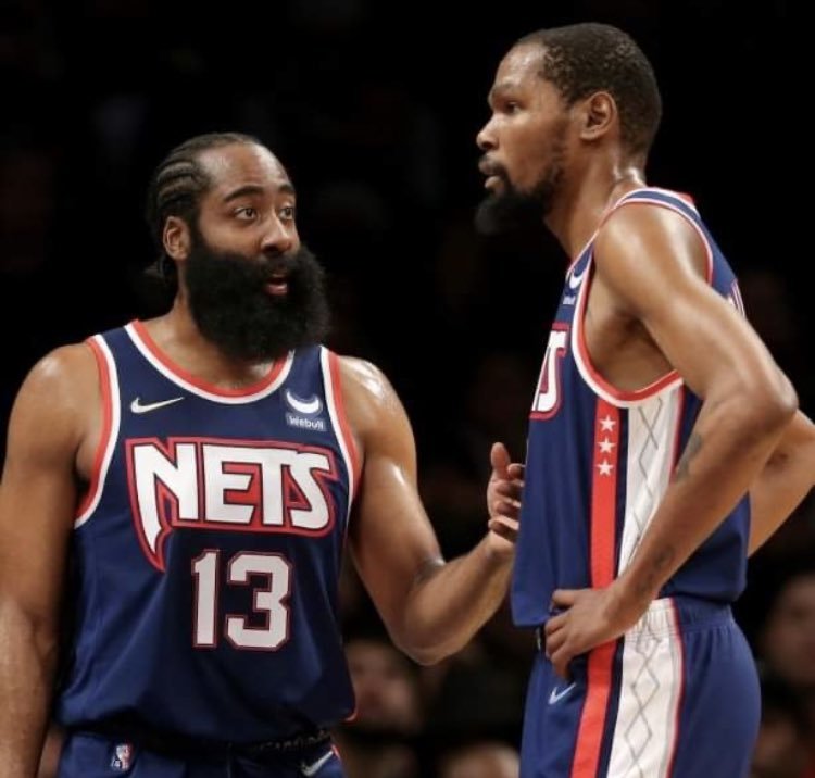  哈登连续十七场30+追平队史纪录  