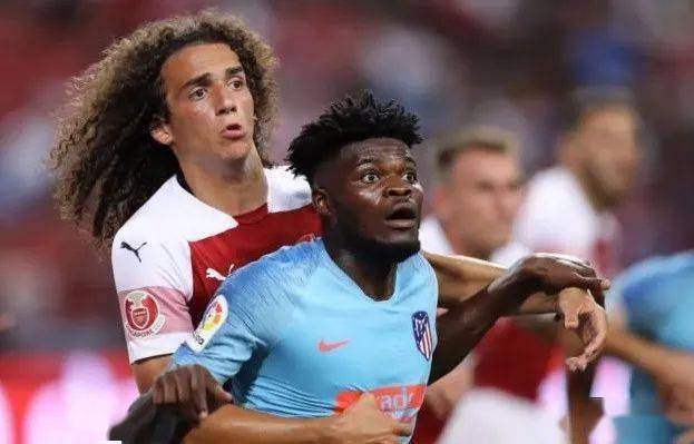  曼联桑乔拒绝续约陷僵局，多特蒙德报价求购旧将  